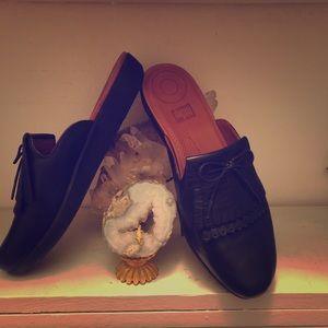 Black FitFlop Superskate Fringe Leather Mules